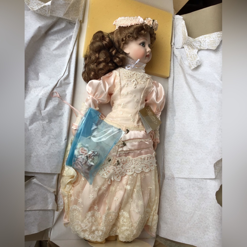 New Vintage Franklin Mint Heirloom Doll